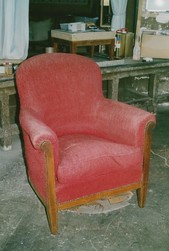 Fauteuil dbut 20me avant dgarnissage et restauration des bois