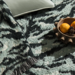 Tissu Pierre Frey - Okapi - rf: F3951.001 Glacier ( dtail )