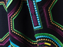 Tissu Lelievre - Kayapo - rf: 0561.03 Perroquet (dtail )